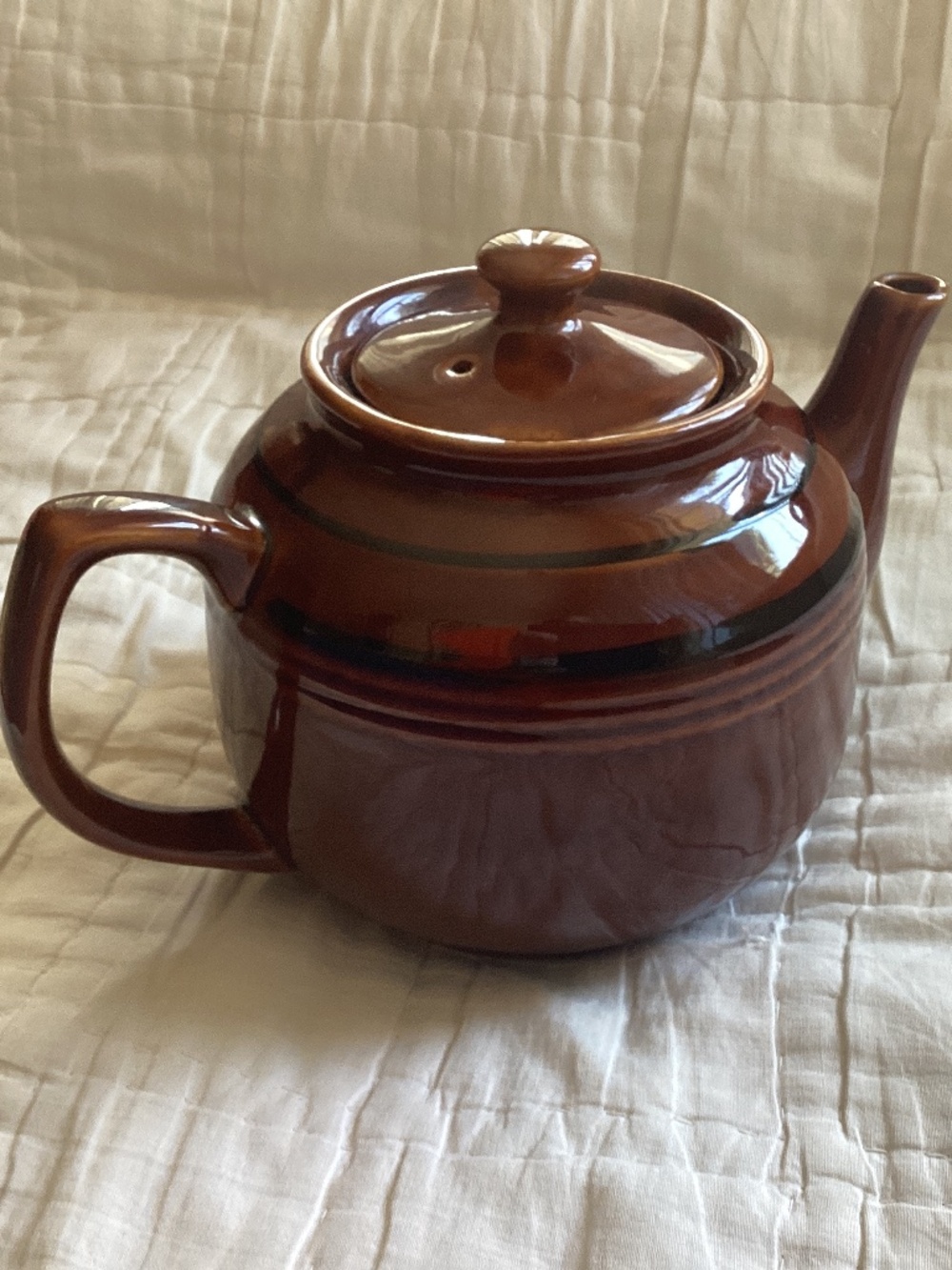 VINTAGE BROWN BETTY LARGE TEAPOT
